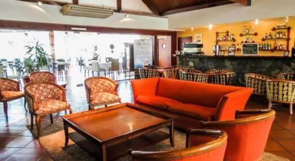 Howard Johnson Hotel&Spa Villa General Belgrano Buitenkant foto