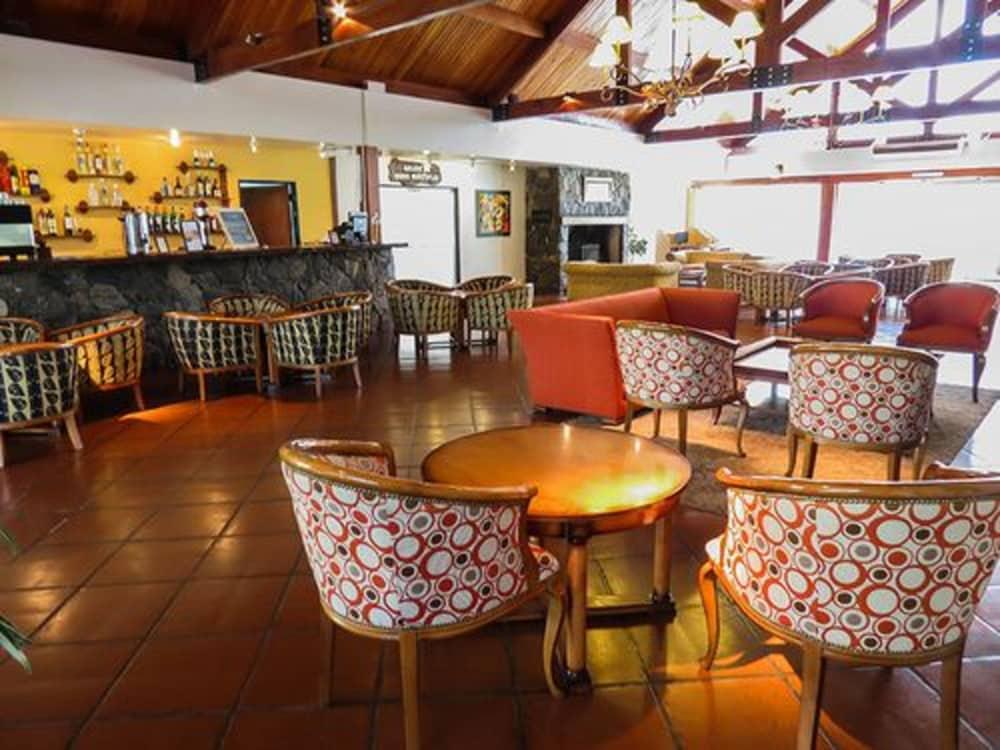 Howard Johnson Hotel&Spa Villa General Belgrano Buitenkant foto