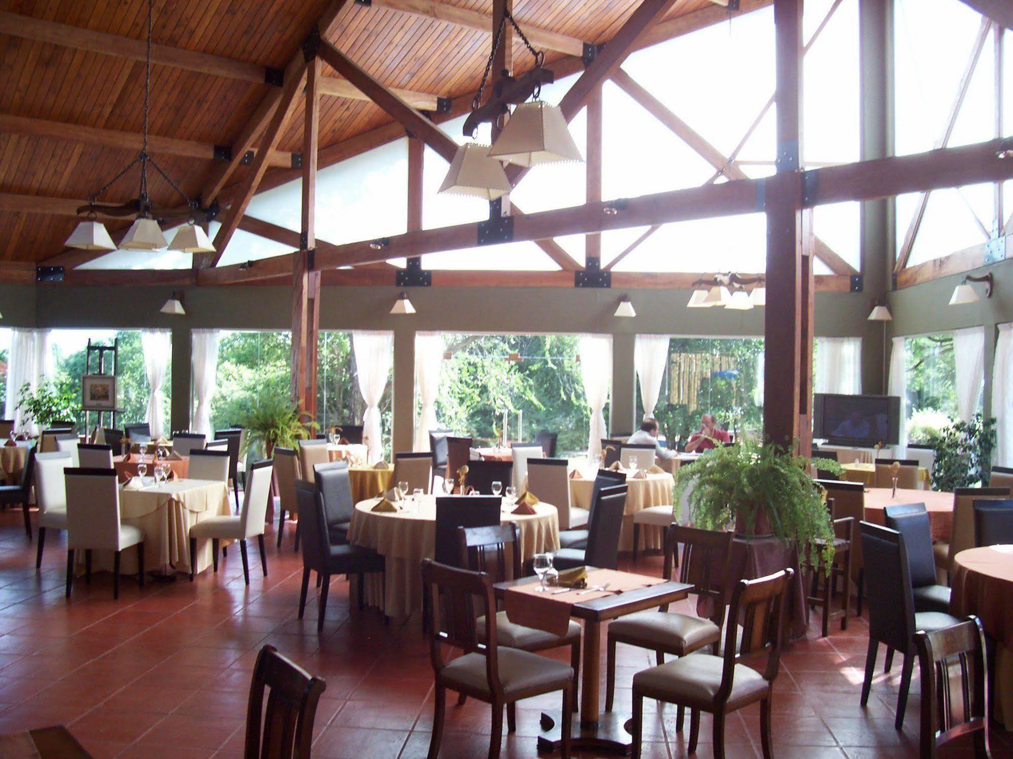 Howard Johnson Hotel&Spa Villa General Belgrano Buitenkant foto
