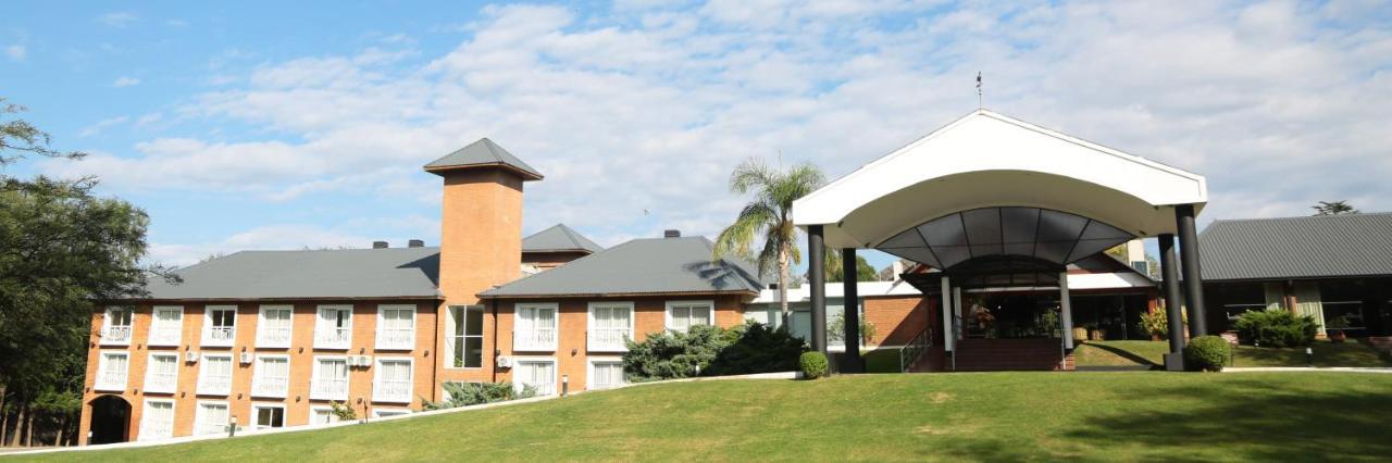 Howard Johnson Hotel&Spa Villa General Belgrano Buitenkant foto