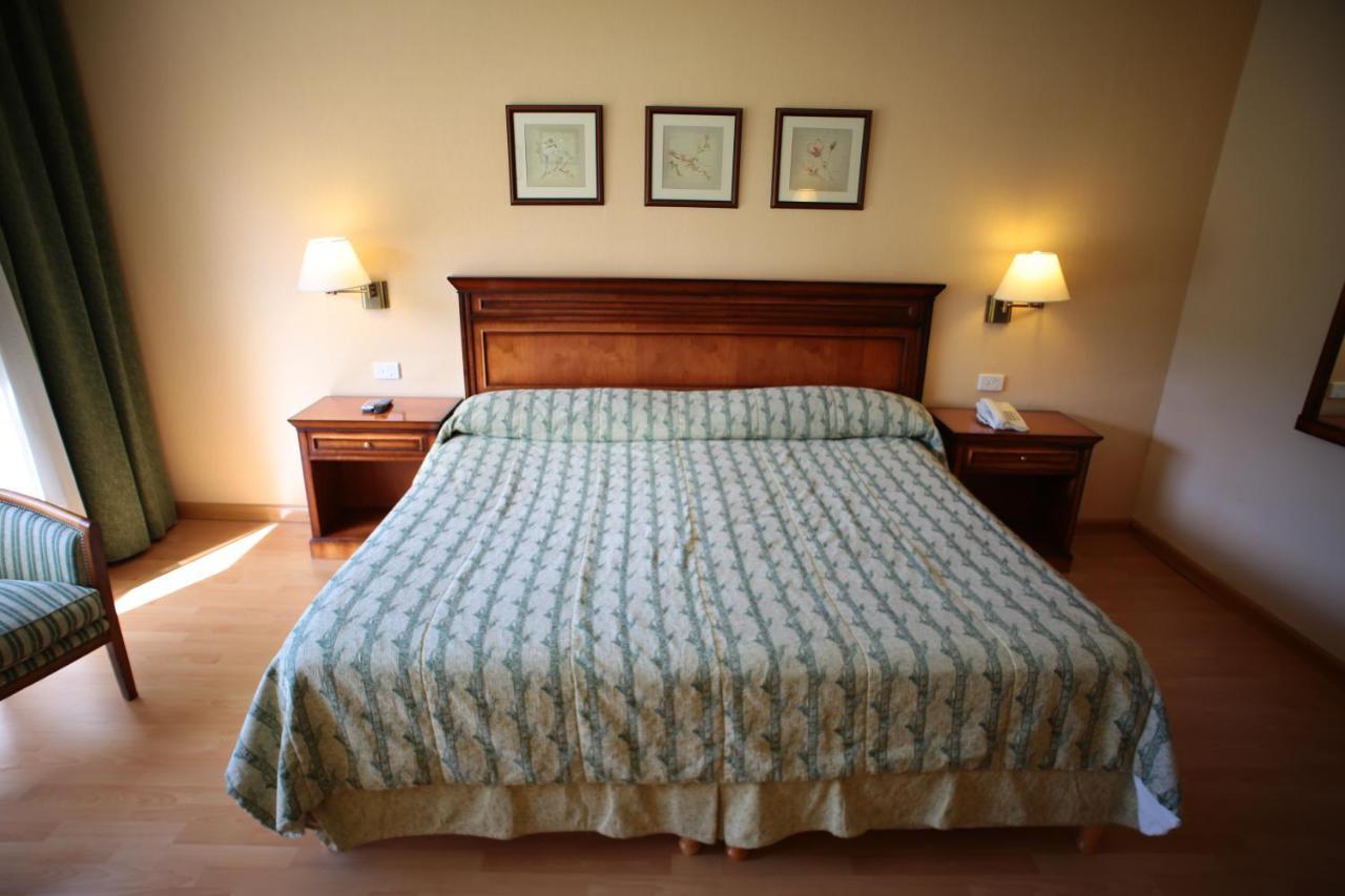 Howard Johnson Hotel&Spa Villa General Belgrano Buitenkant foto