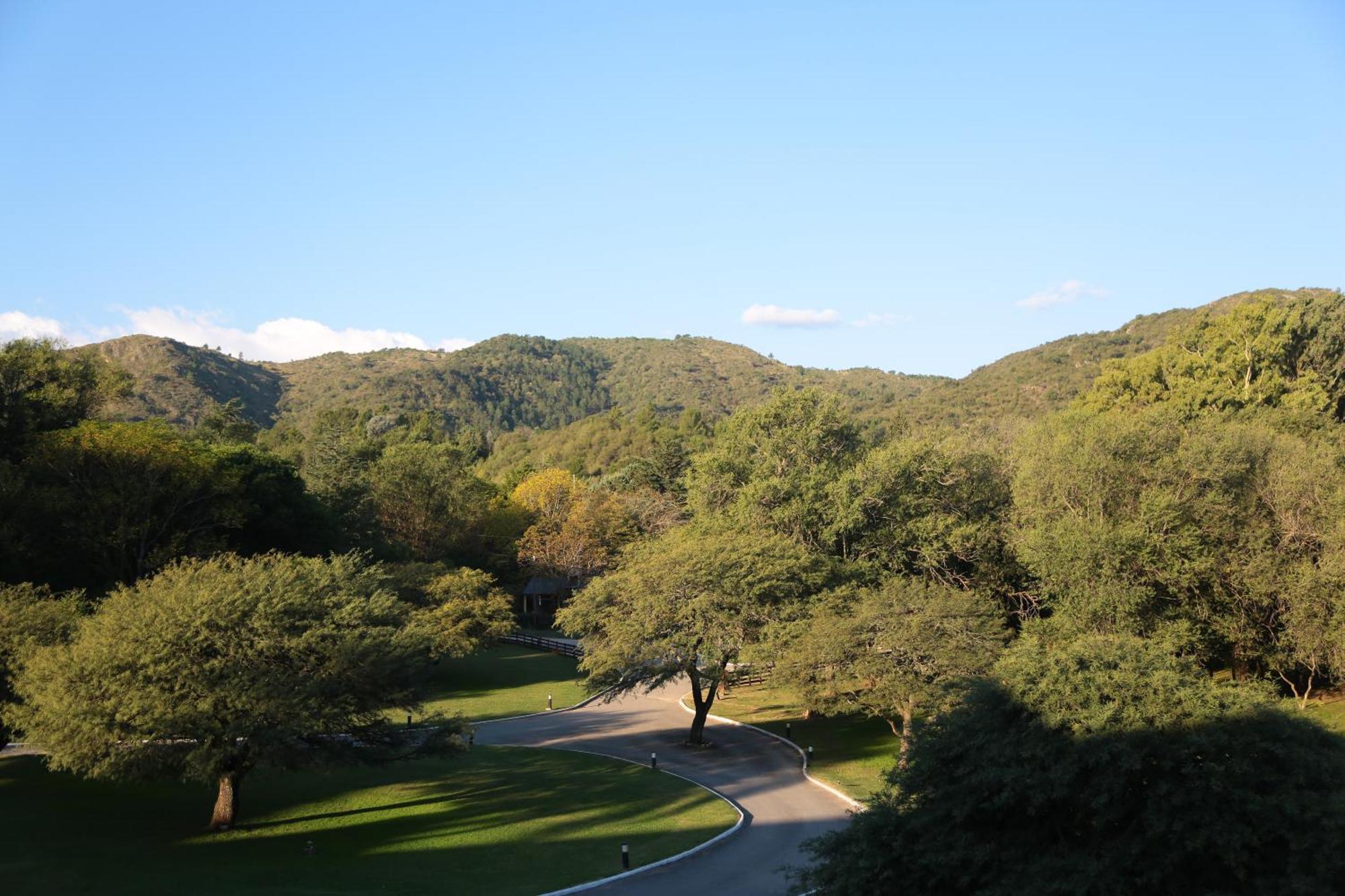 Howard Johnson Hotel&Spa Villa General Belgrano Buitenkant foto